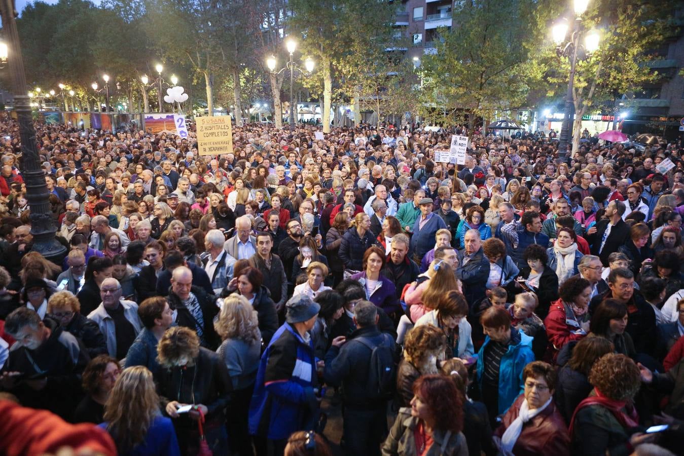 Unas 35.000 personas vuelven a clamar por #2hospitalescompletos en Granada