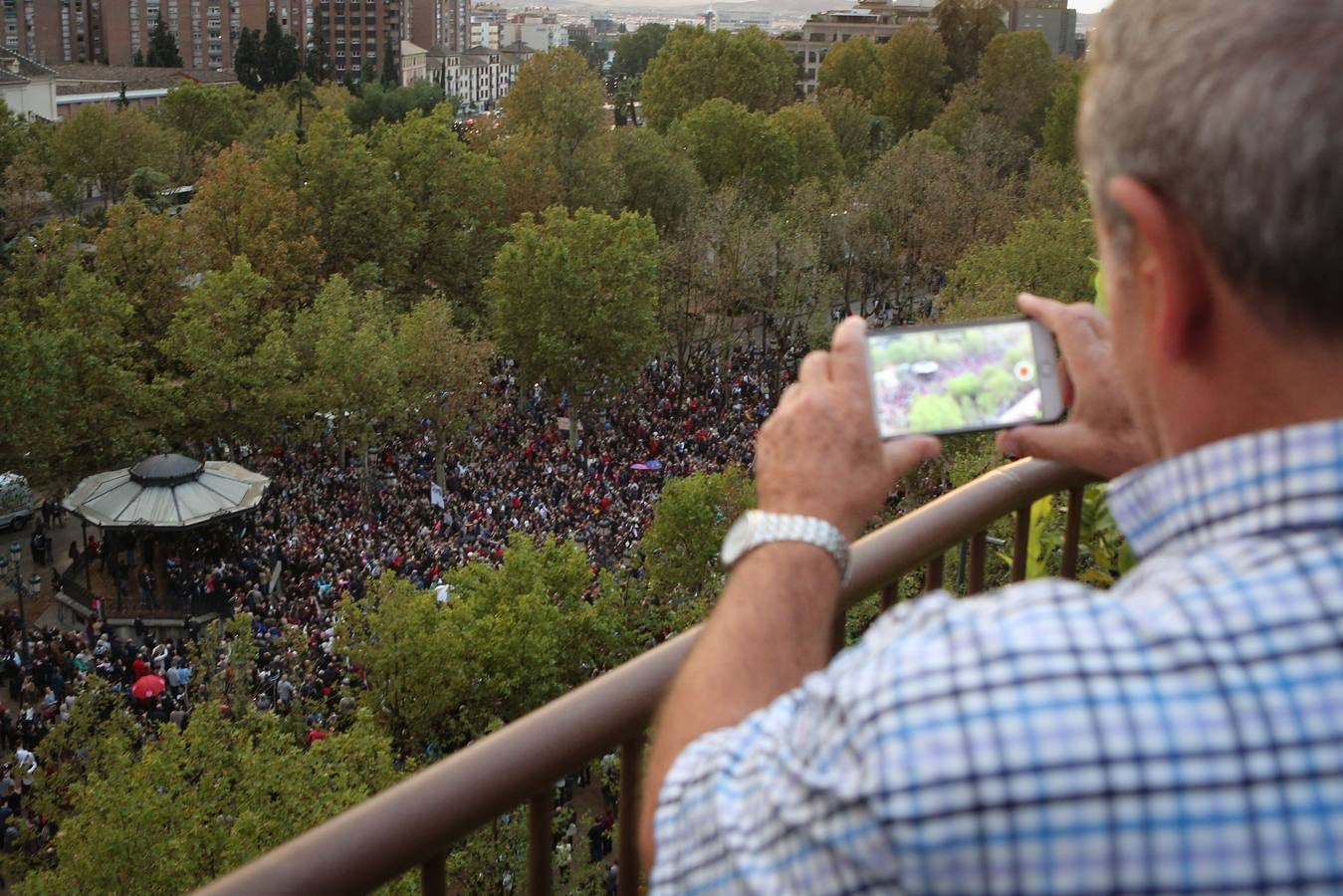 Unas 35.000 personas vuelven a clamar por #2hospitalescompletos en Granada