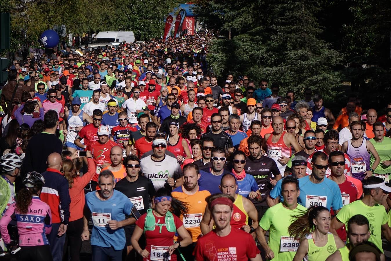 Miles de participantes en la Media Maratón de Granada