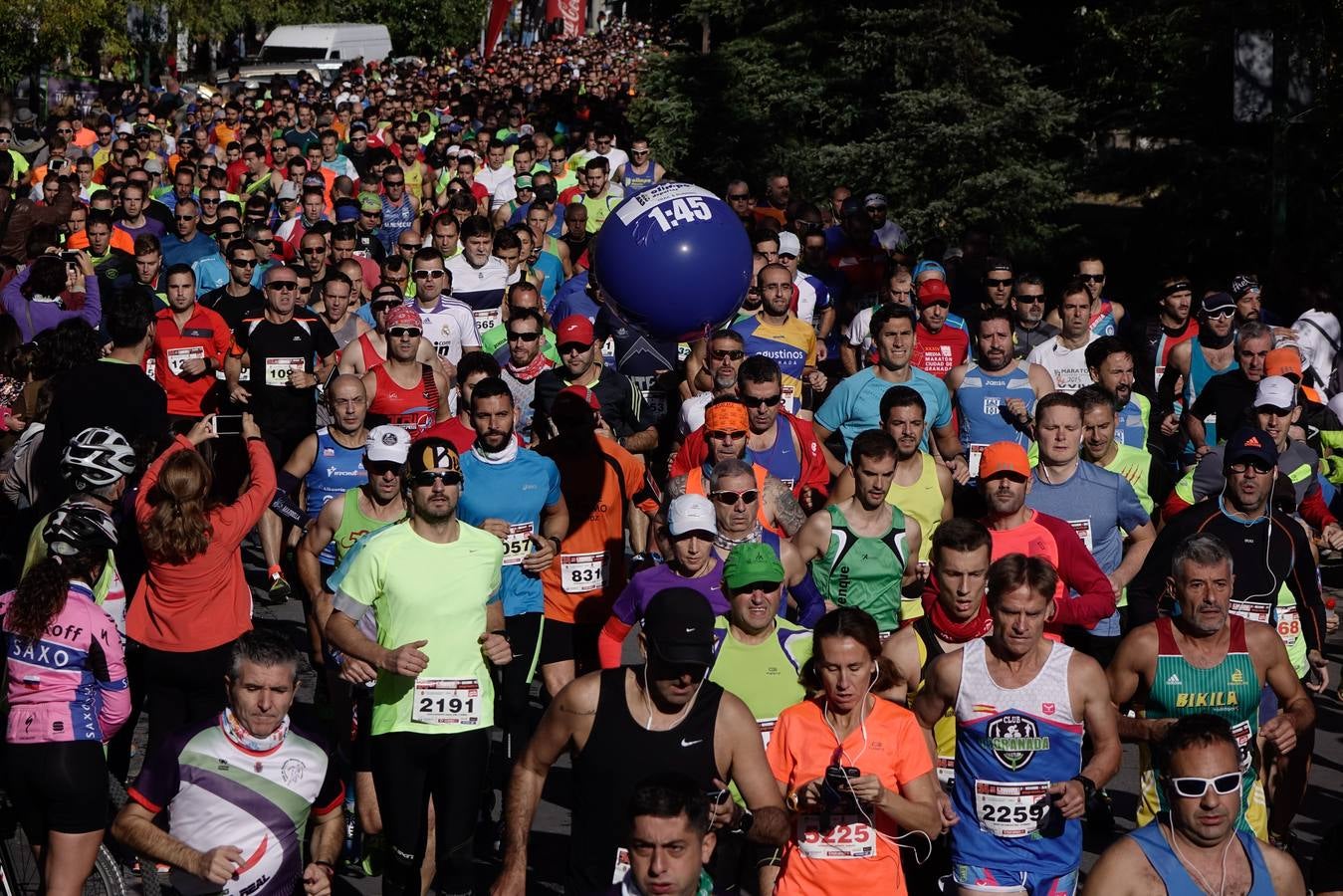 Miles de participantes en la Media Maratón de Granada