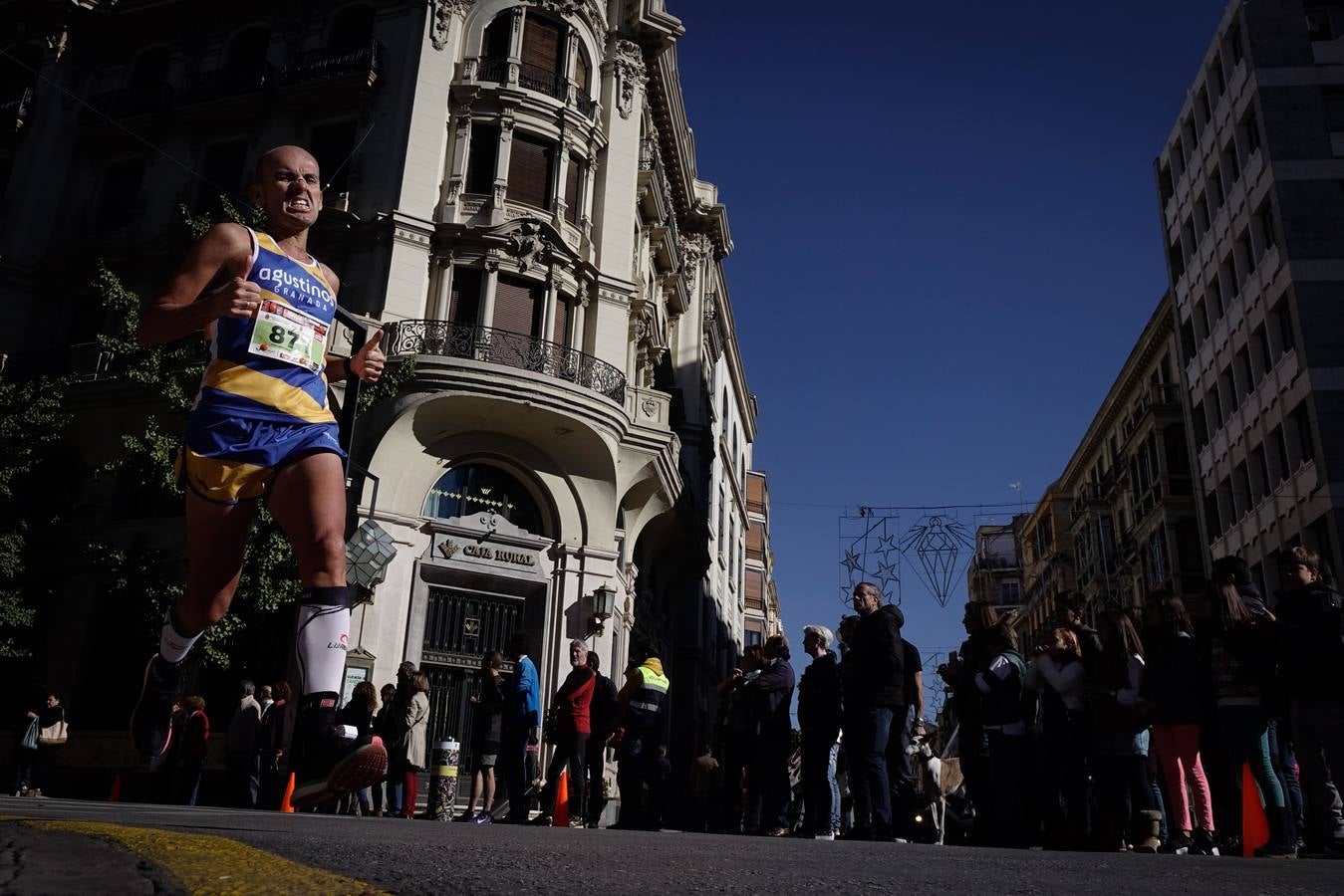 Miles de participantes en la Media Maratón de Granada