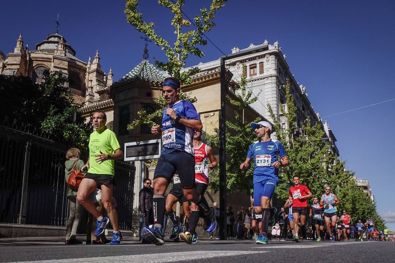 Miles de participantes en la Media Maratón de Granada