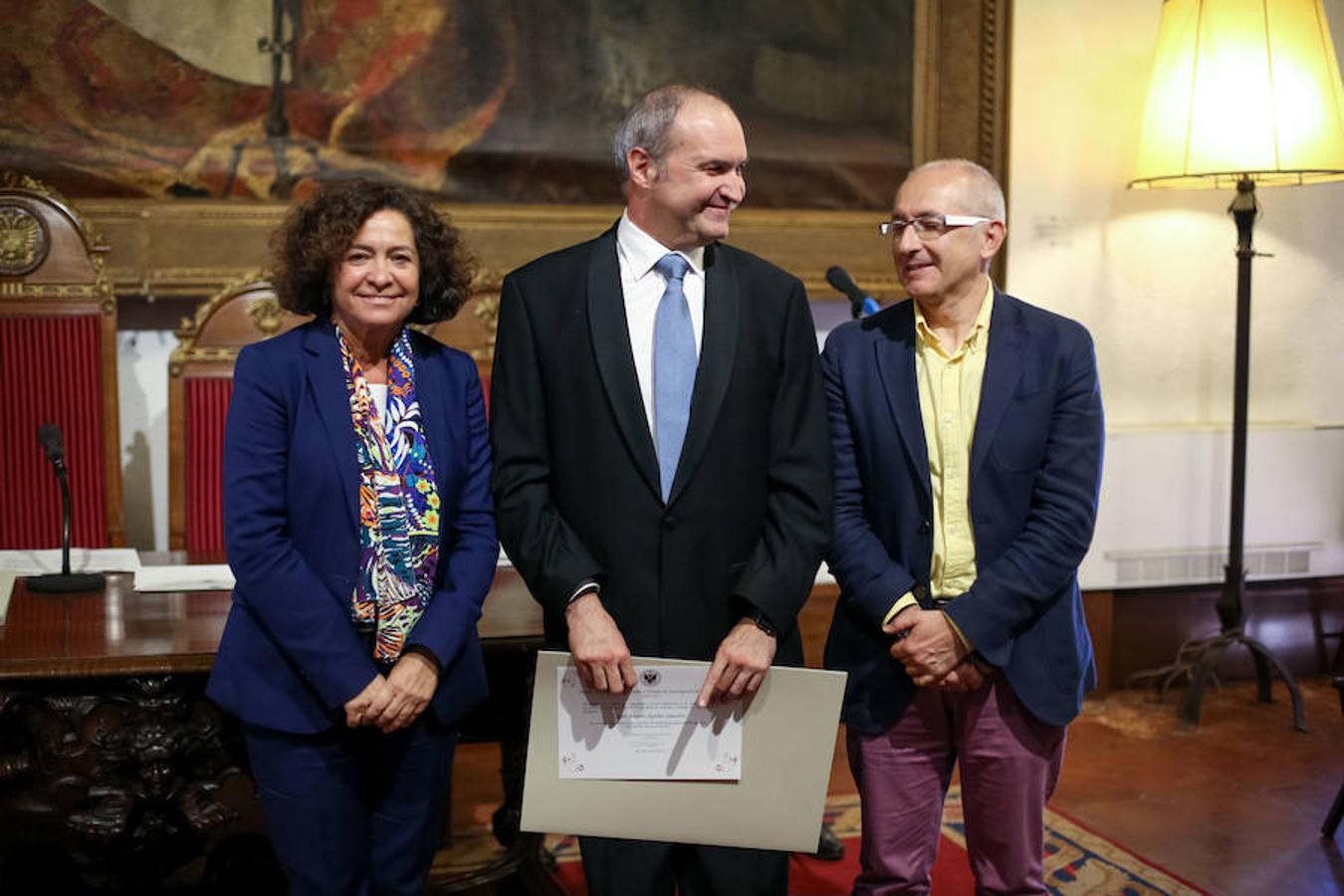 Entrega de los premios de la UGR a la divulgación científica y a trabajos de investigación de excelencia