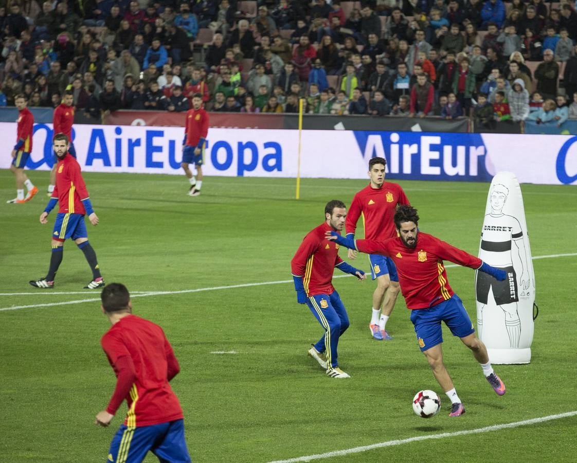 Ambiente de partido para un entrenamiento de &#039;La Roja&#039;