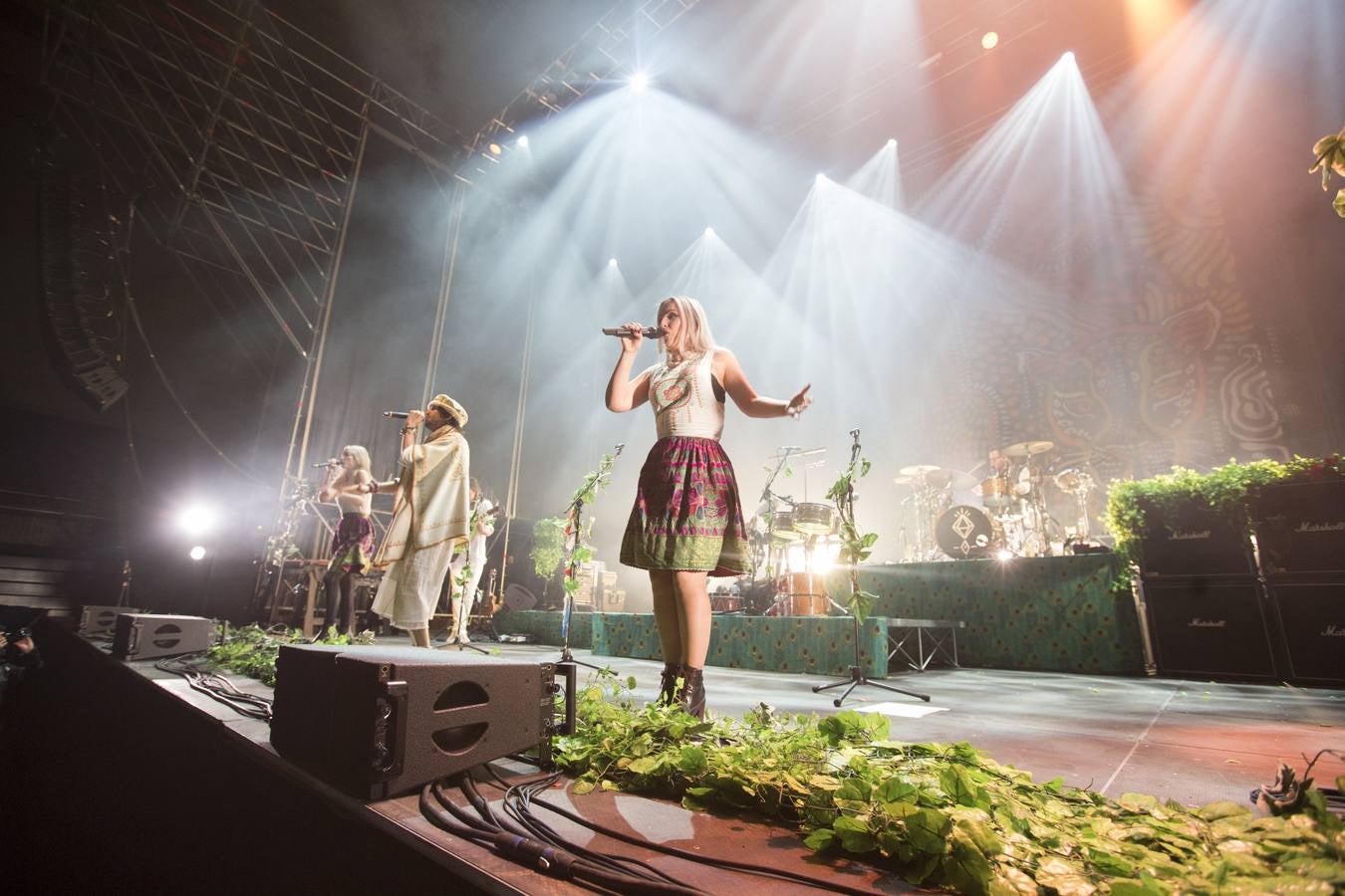 Crystal Fighters agitó a mil personas con su pop electro-tribal