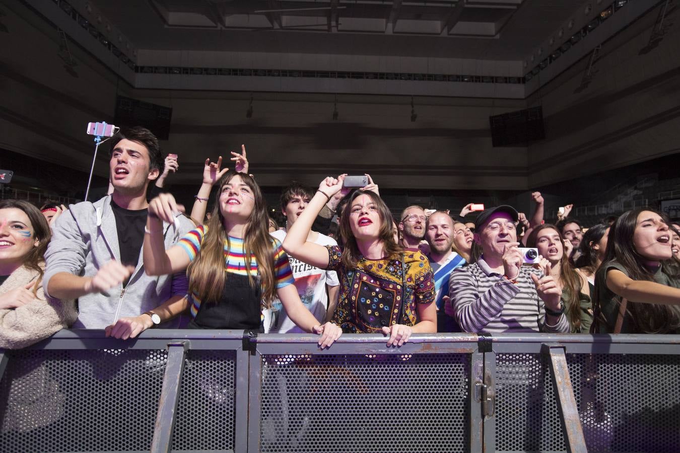 Crystal Fighters agitó a mil personas con su pop electro-tribal