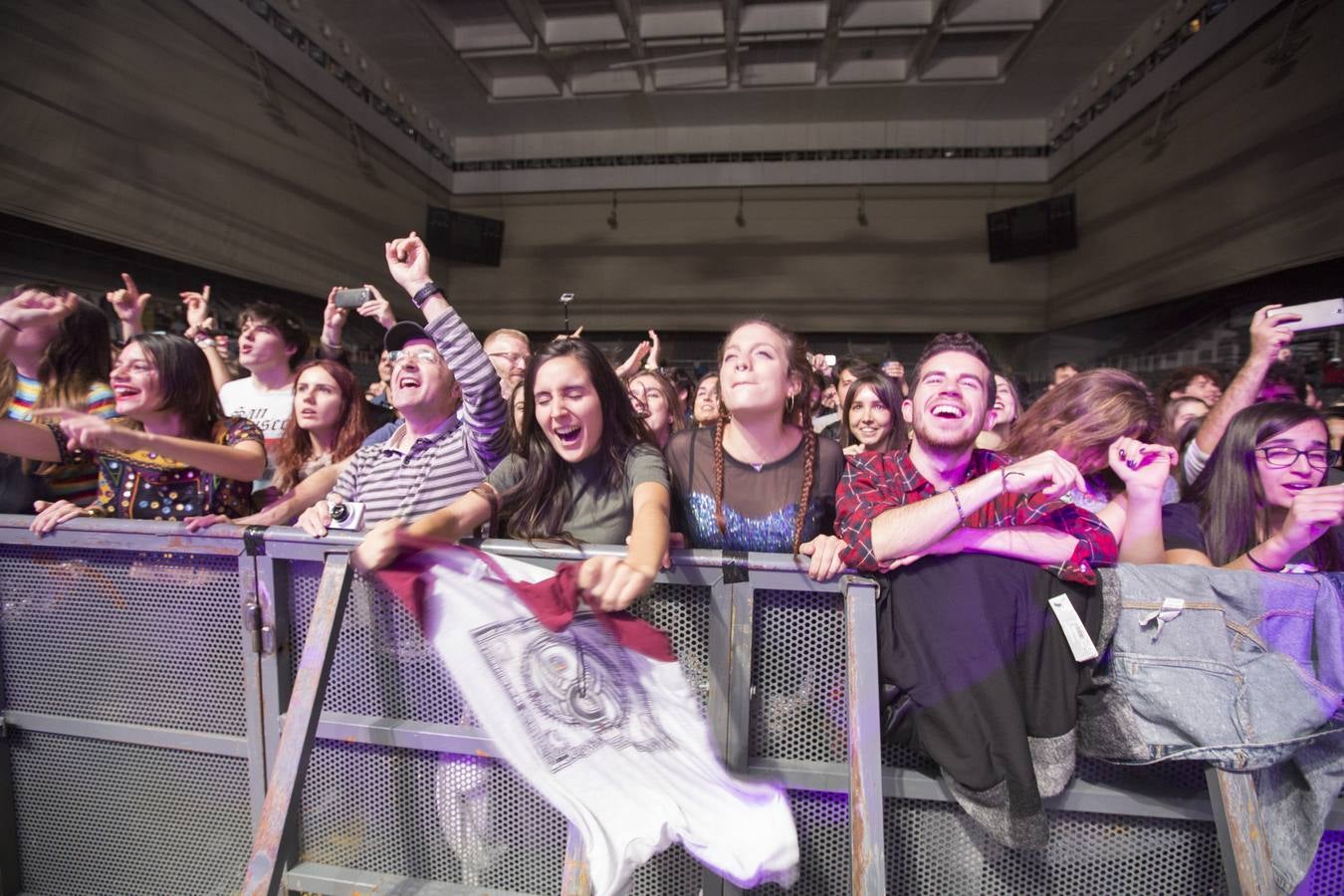 Crystal Fighters agitó a mil personas con su pop electro-tribal