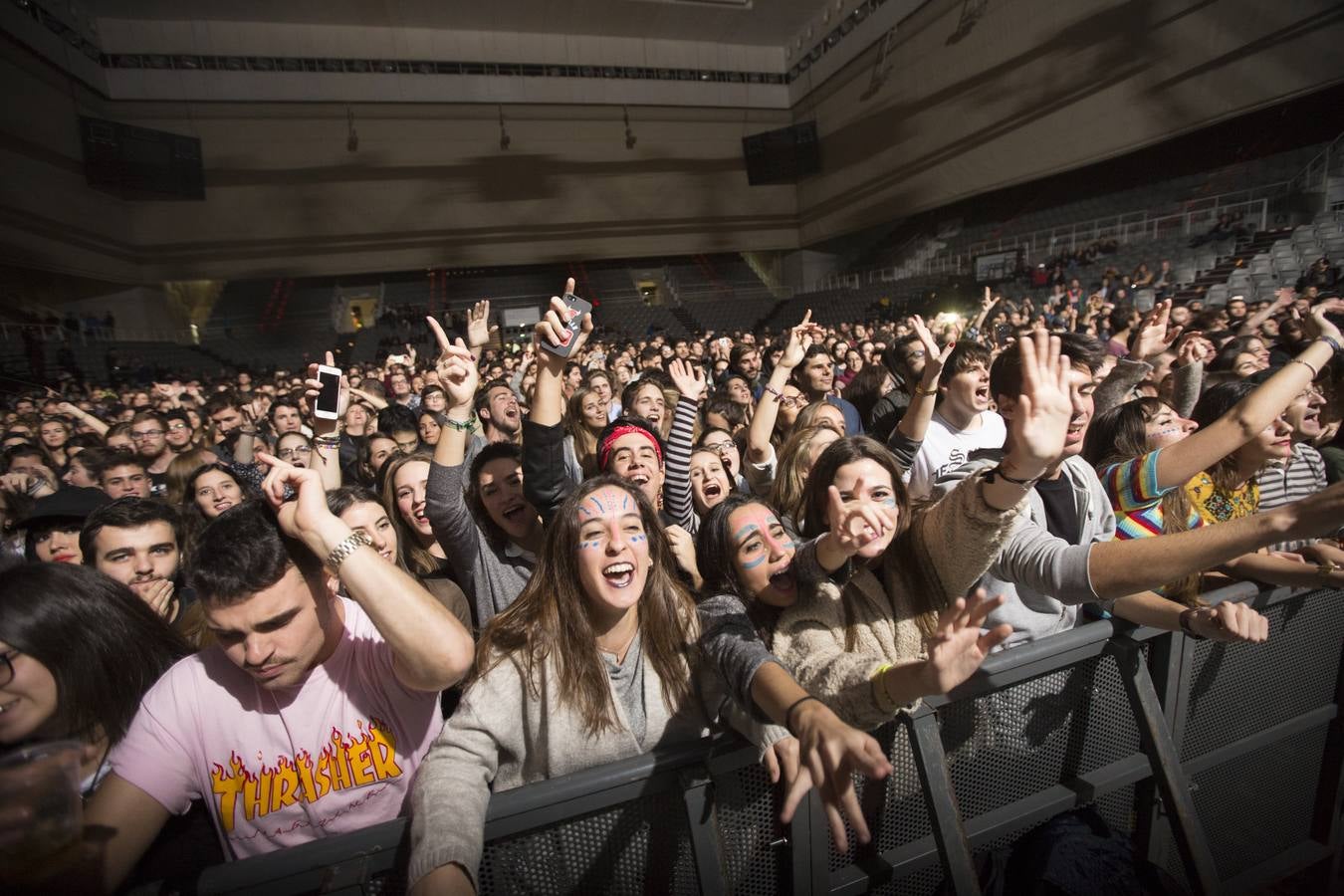 Crystal Fighters agitó a mil personas con su pop electro-tribal