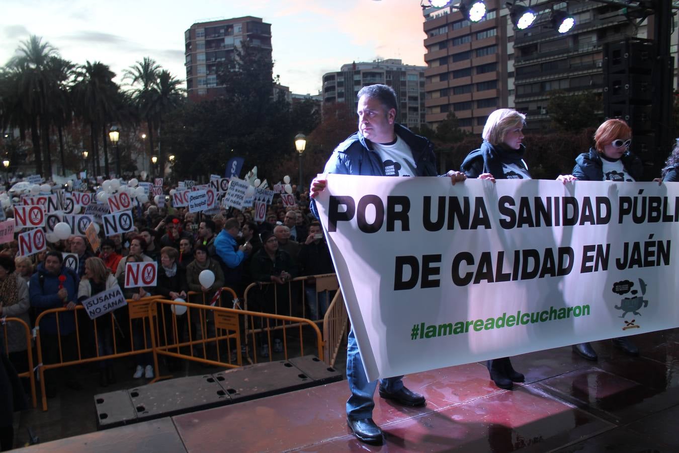 Unas 2.000 personas protestan en Jaén contra el «caos sanitario»
