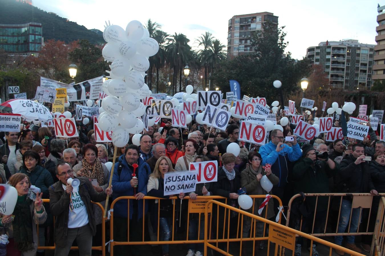 Unas 2.000 personas protestan en Jaén contra el «caos sanitario»