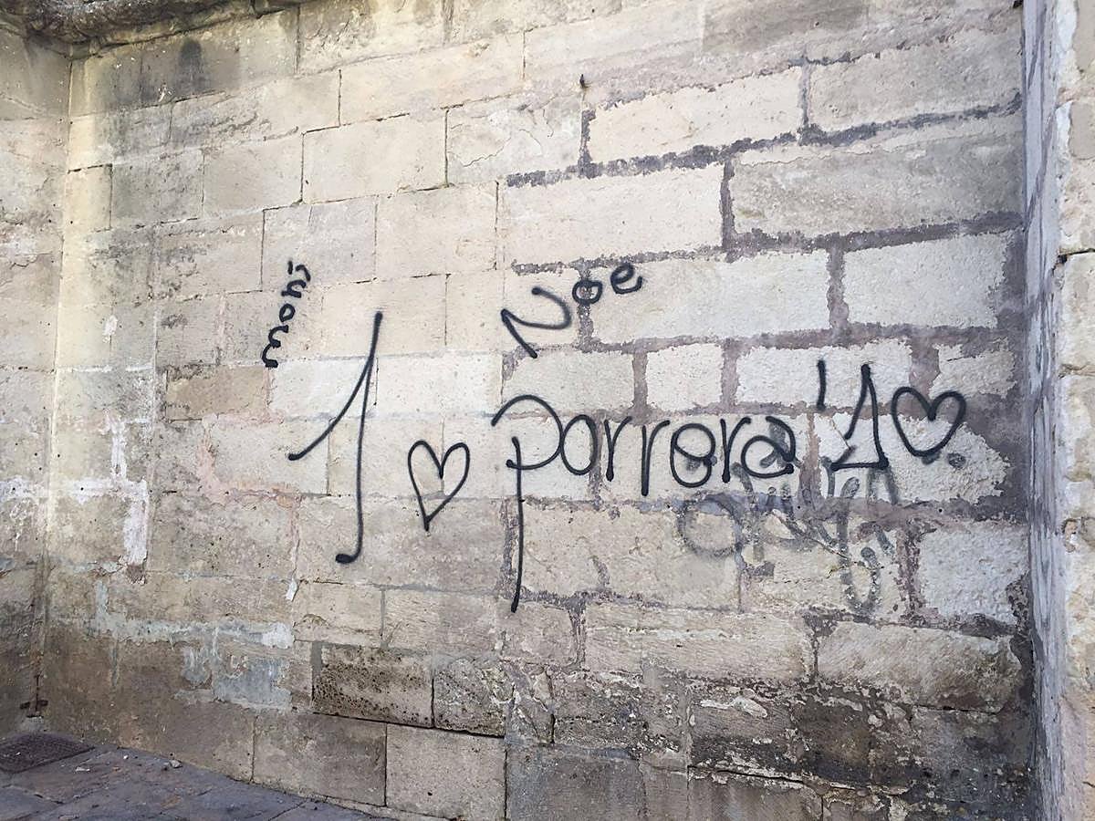 Las pintadas ensucian la Catedral