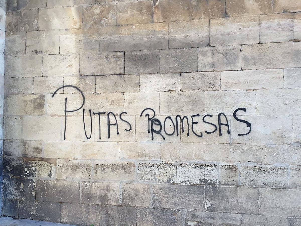 Las pintadas ensucian la Catedral