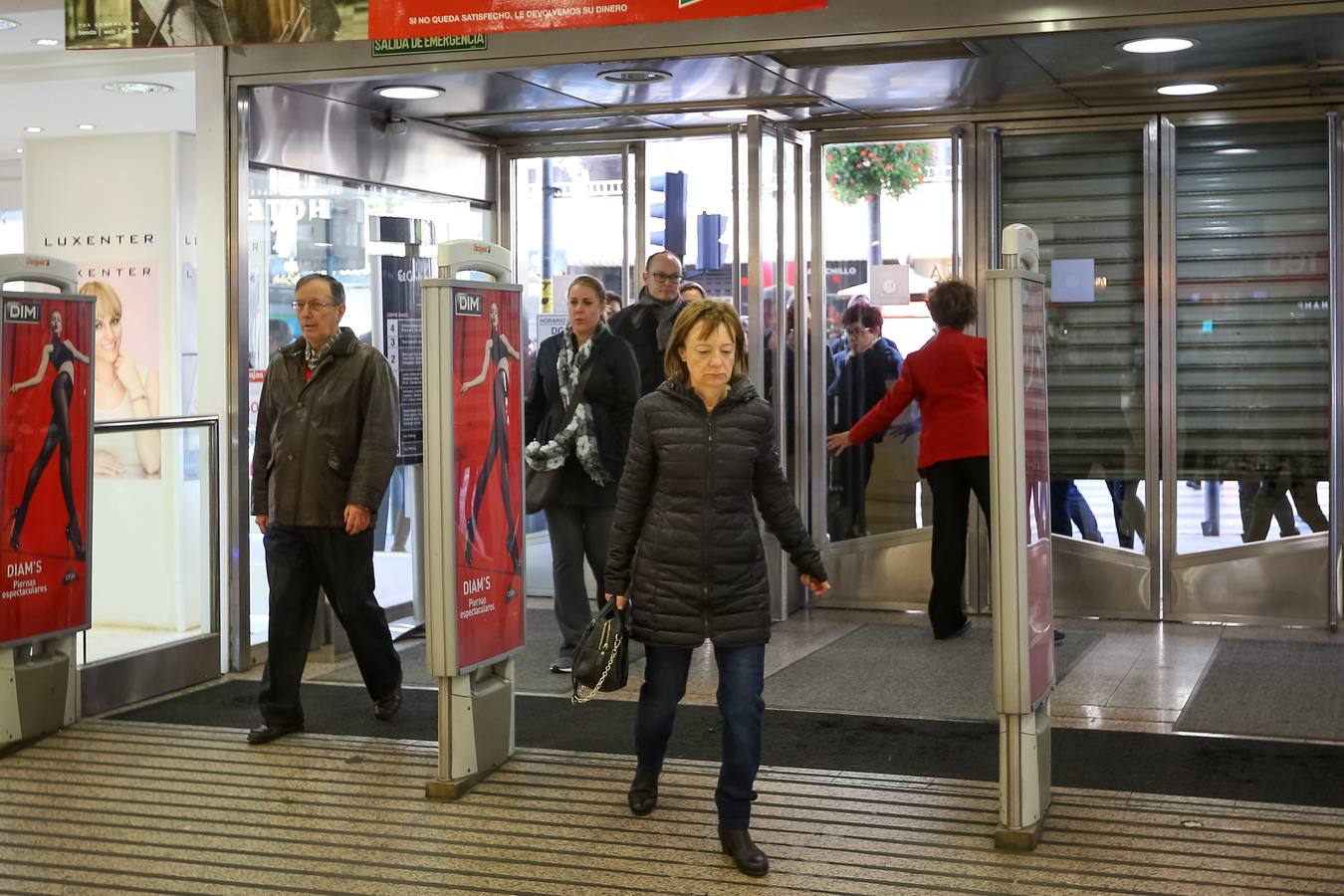 Granada &#039;carga&#039; en el inicio de las rebajas