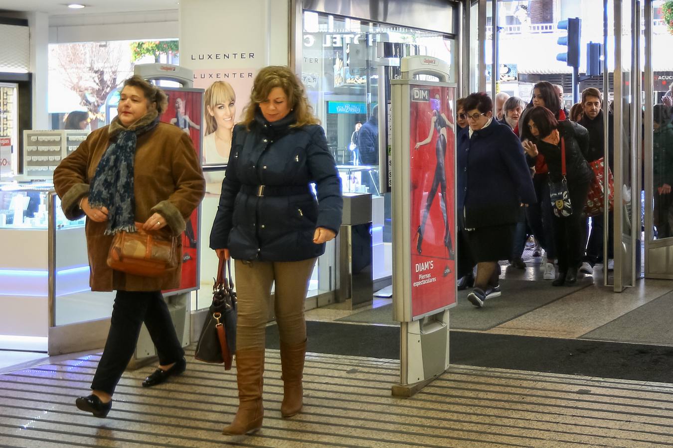 Granada &#039;carga&#039; en el inicio de las rebajas