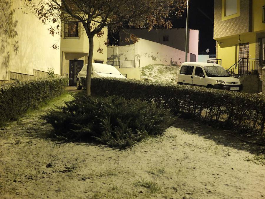 La nieve cae con fuerza en Guadix