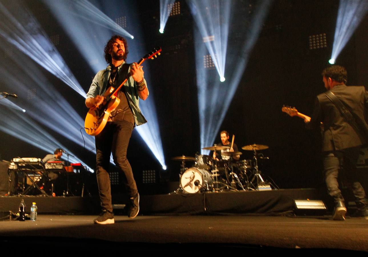 Izal llena de energía el Palacio de los Deportes