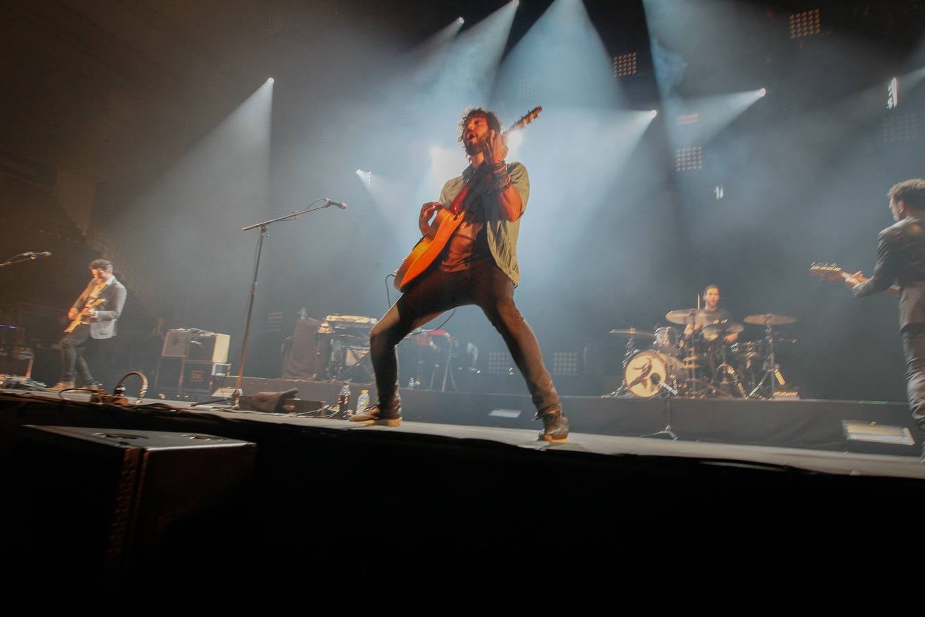 Izal llena de energía el Palacio de los Deportes