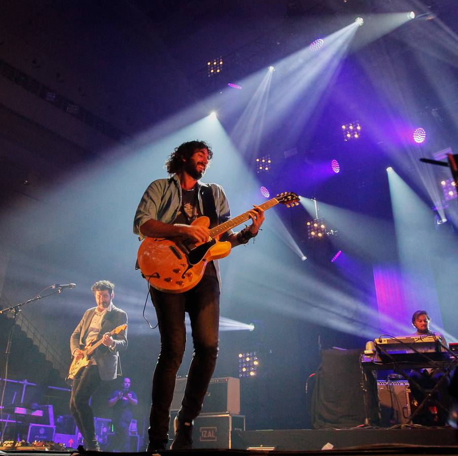 Izal llena de energía el Palacio de los Deportes