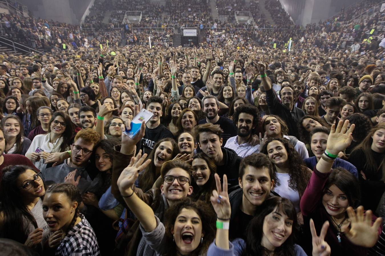 Izal llena de energía el Palacio de los Deportes