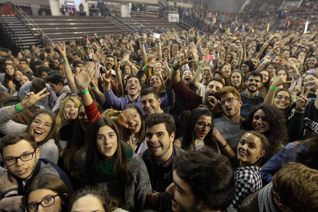 Izal llena de energía el Palacio de los Deportes