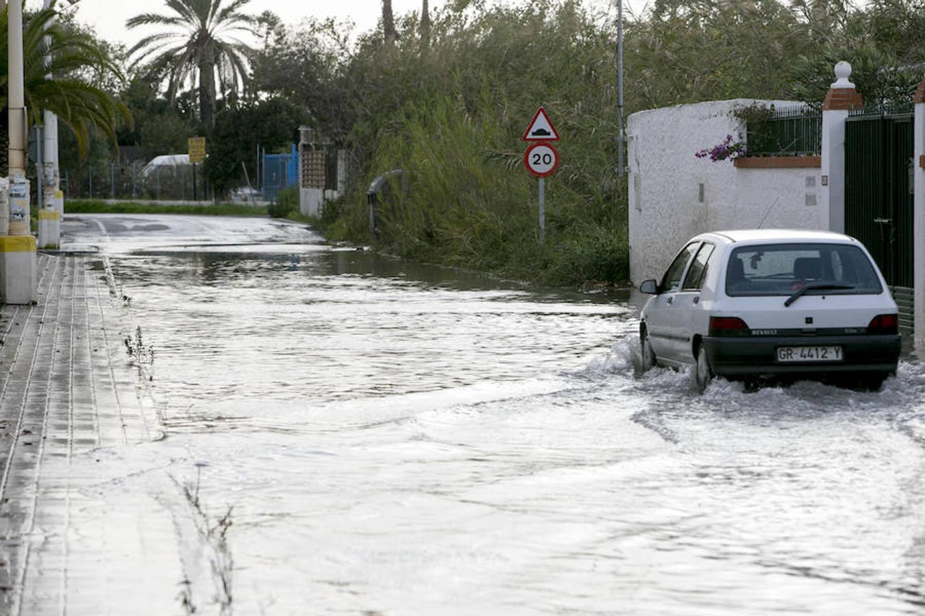 El agua &#039;devora&#039; playa Poniente