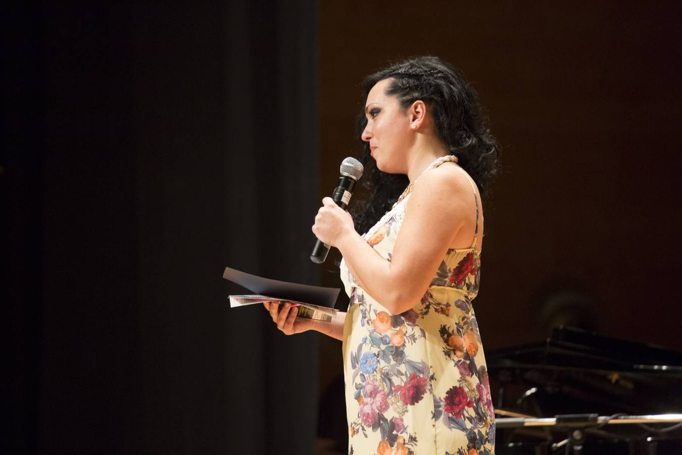 Entre el aplauso general