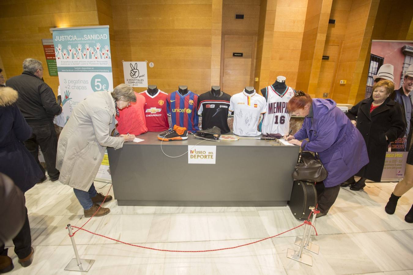 Entre el aplauso general