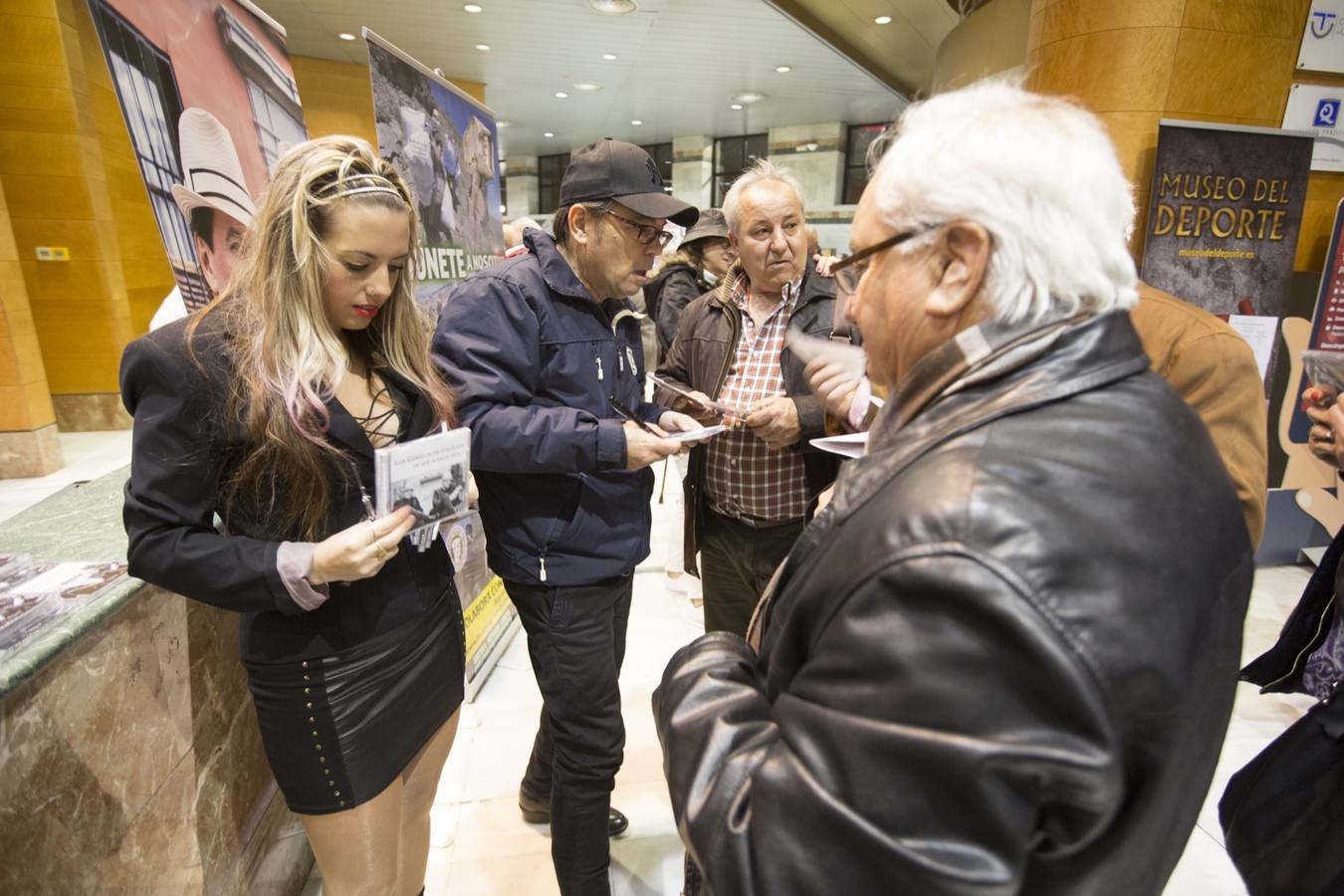 Entre el aplauso general