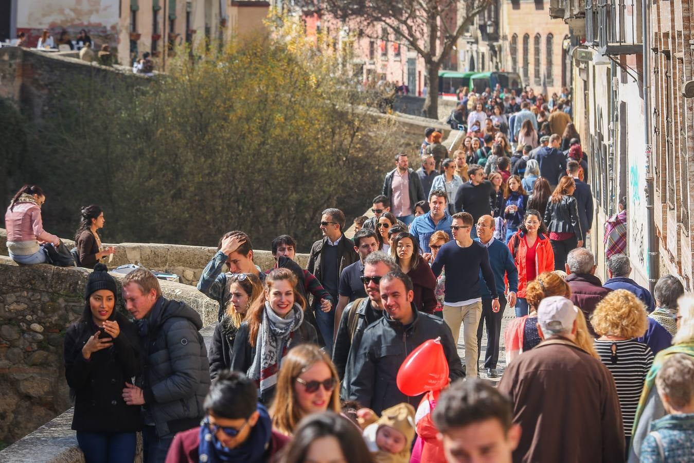 Granada se llena de turistas