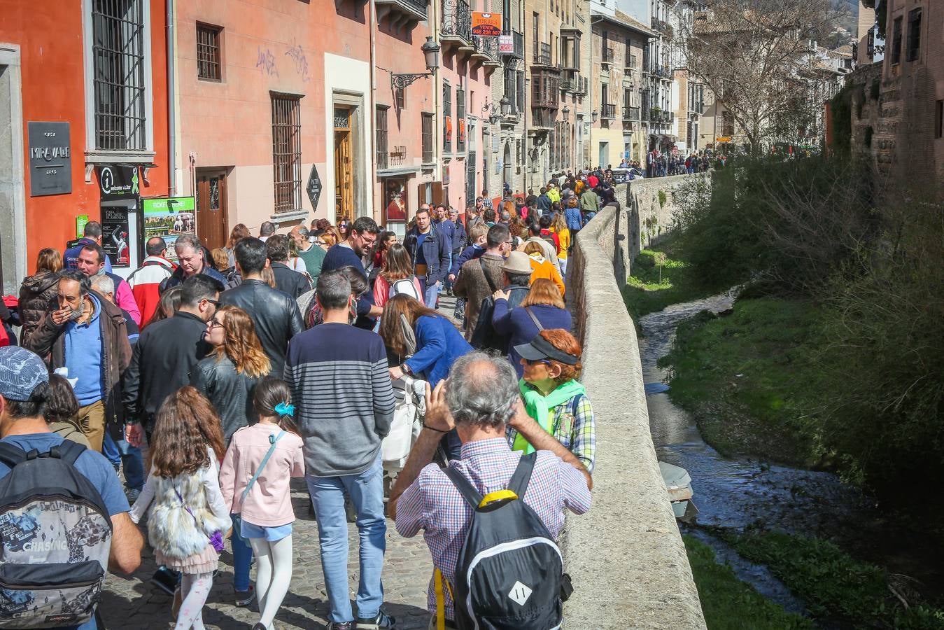 Granada se llena de turistas