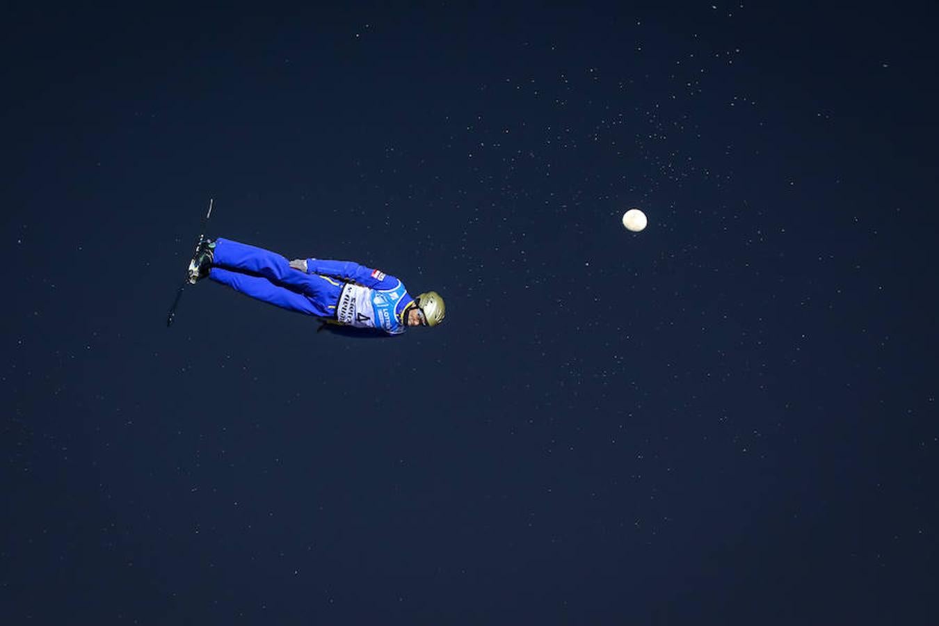 Piruetas increíbles en la noche de Sierra Nevada