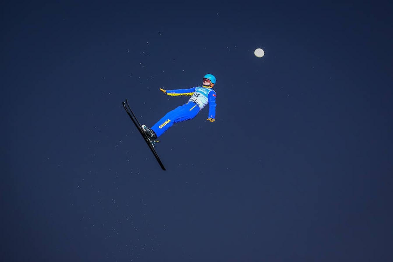 Piruetas increíbles en la noche de Sierra Nevada