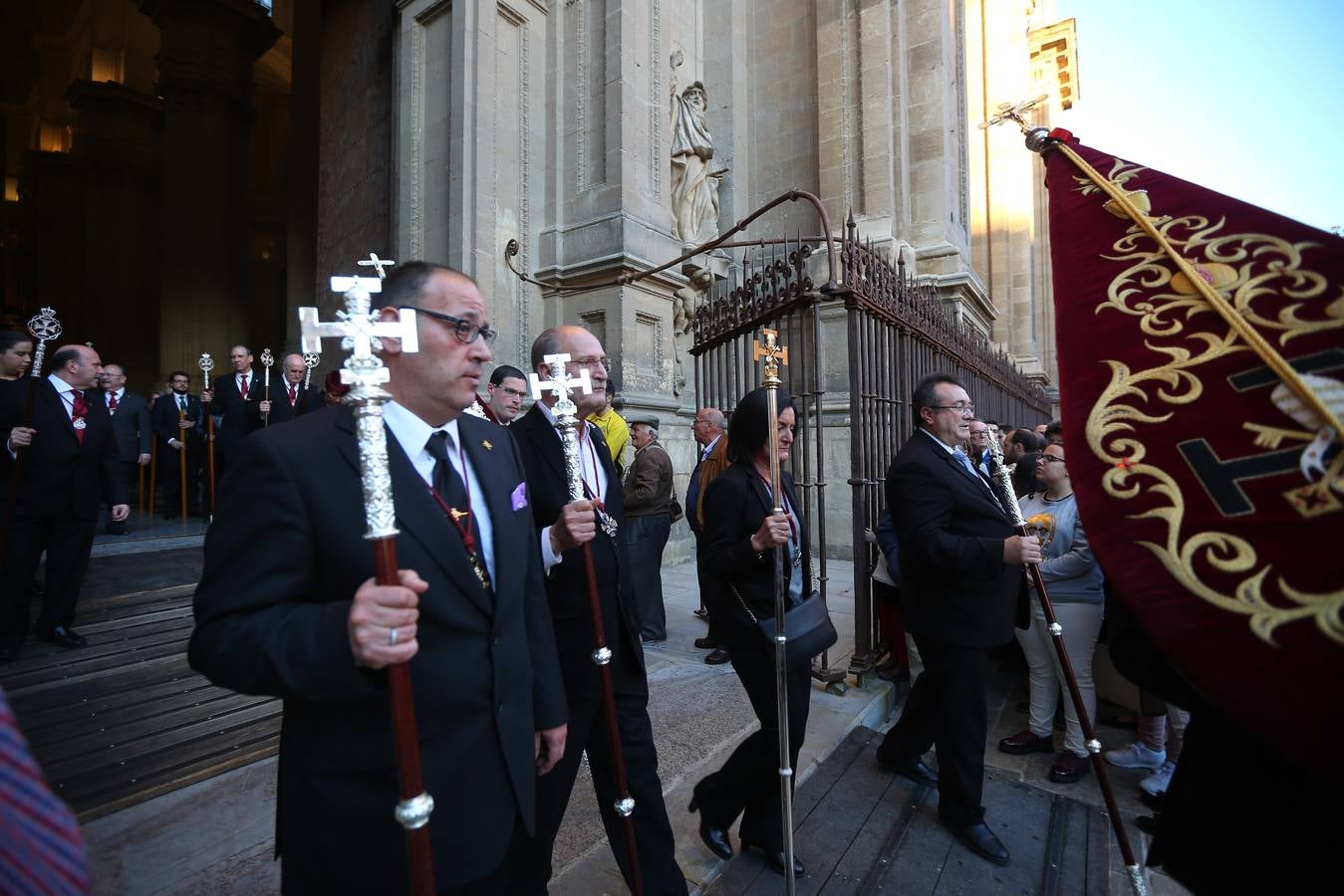 La cofradía del Vía Crucis salió a la calle… y así que pasen cien años más