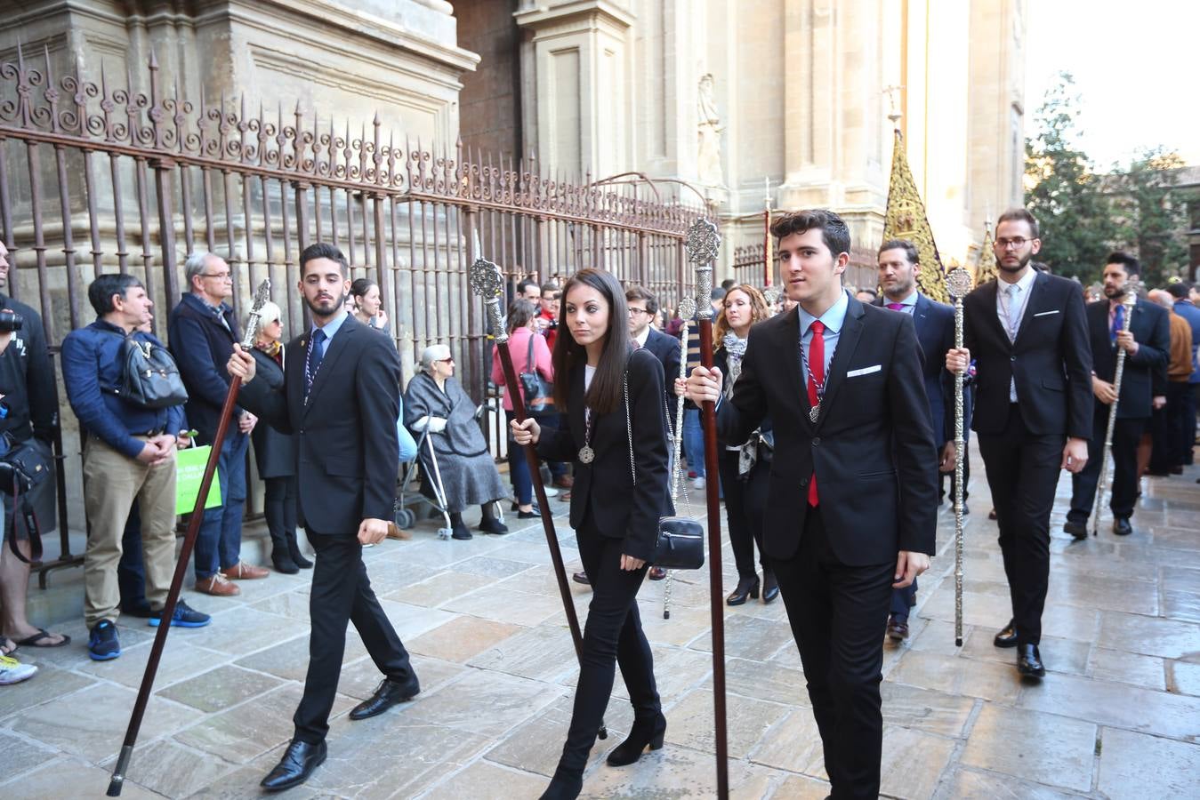 La cofradía del Vía Crucis salió a la calle… y así que pasen cien años más