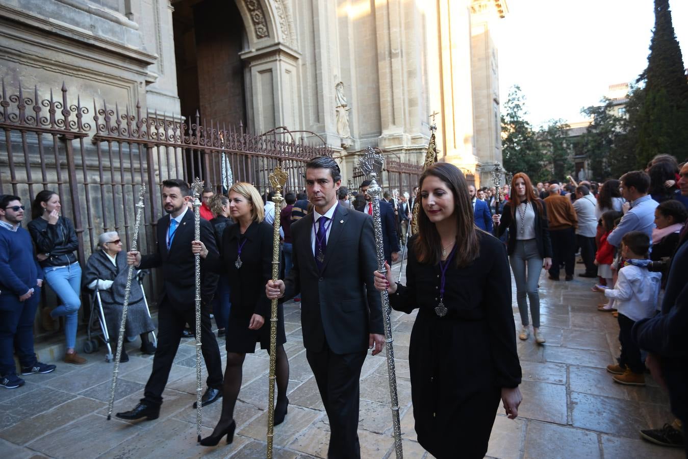 La cofradía del Vía Crucis salió a la calle… y así que pasen cien años más