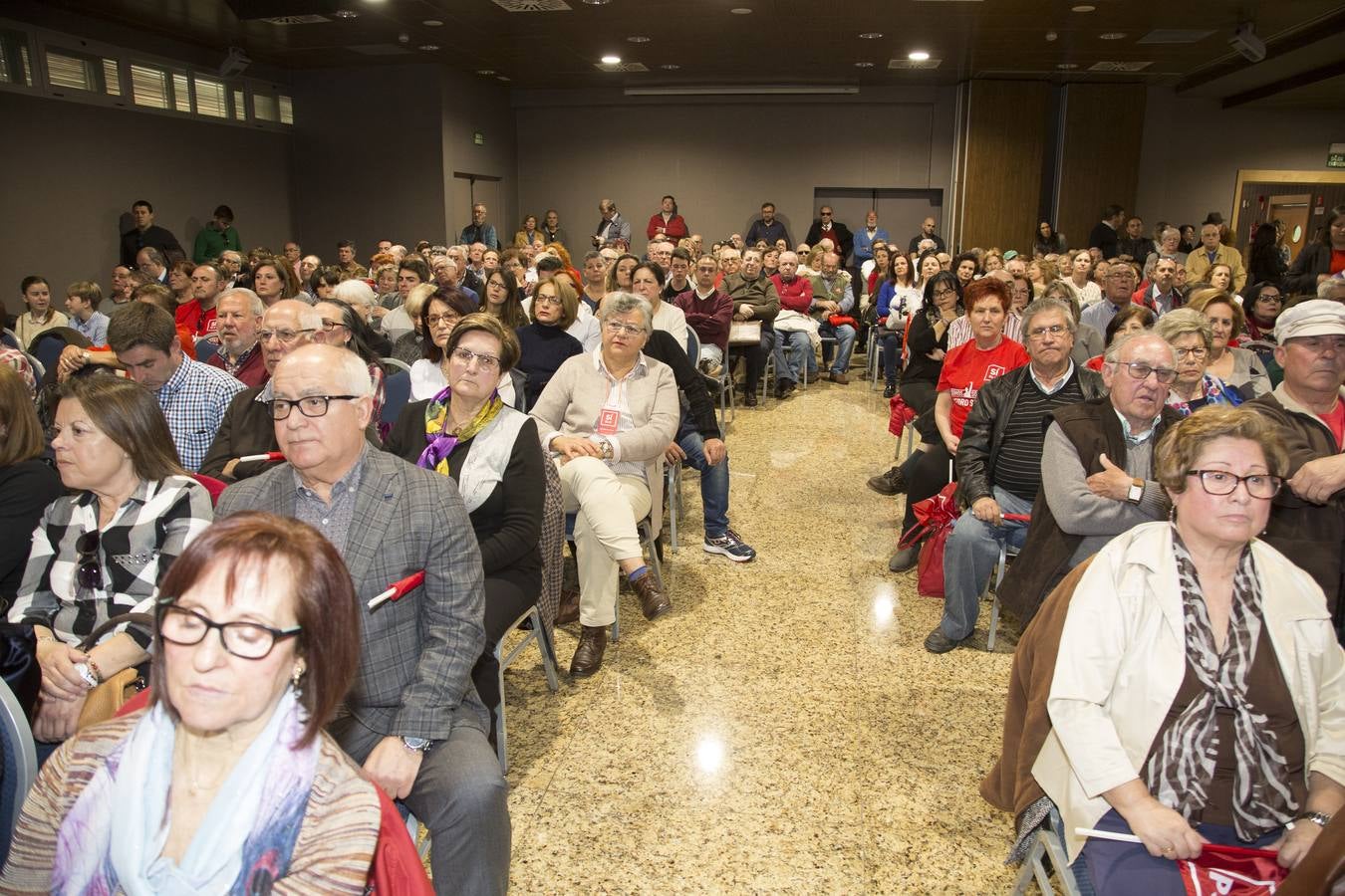 Baño de masas de Pedro Sánchez en Granada