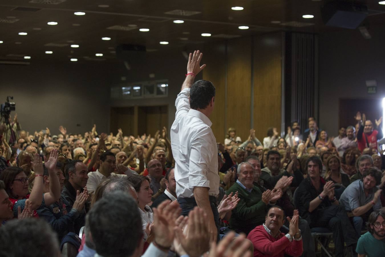 Baño de masas de Pedro Sánchez en Granada