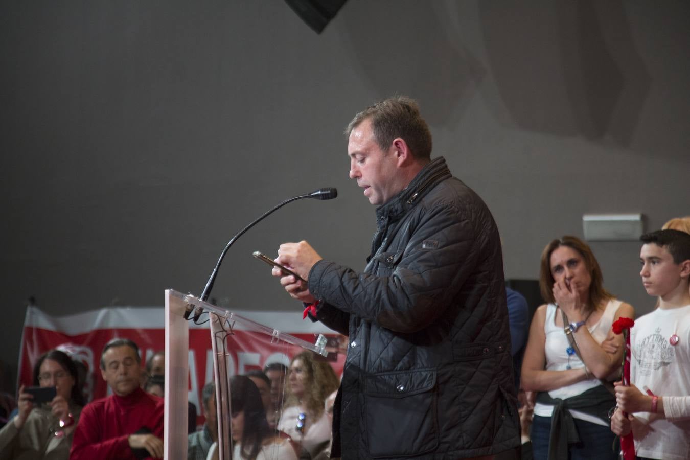 Baño de masas de Pedro Sánchez en Granada
