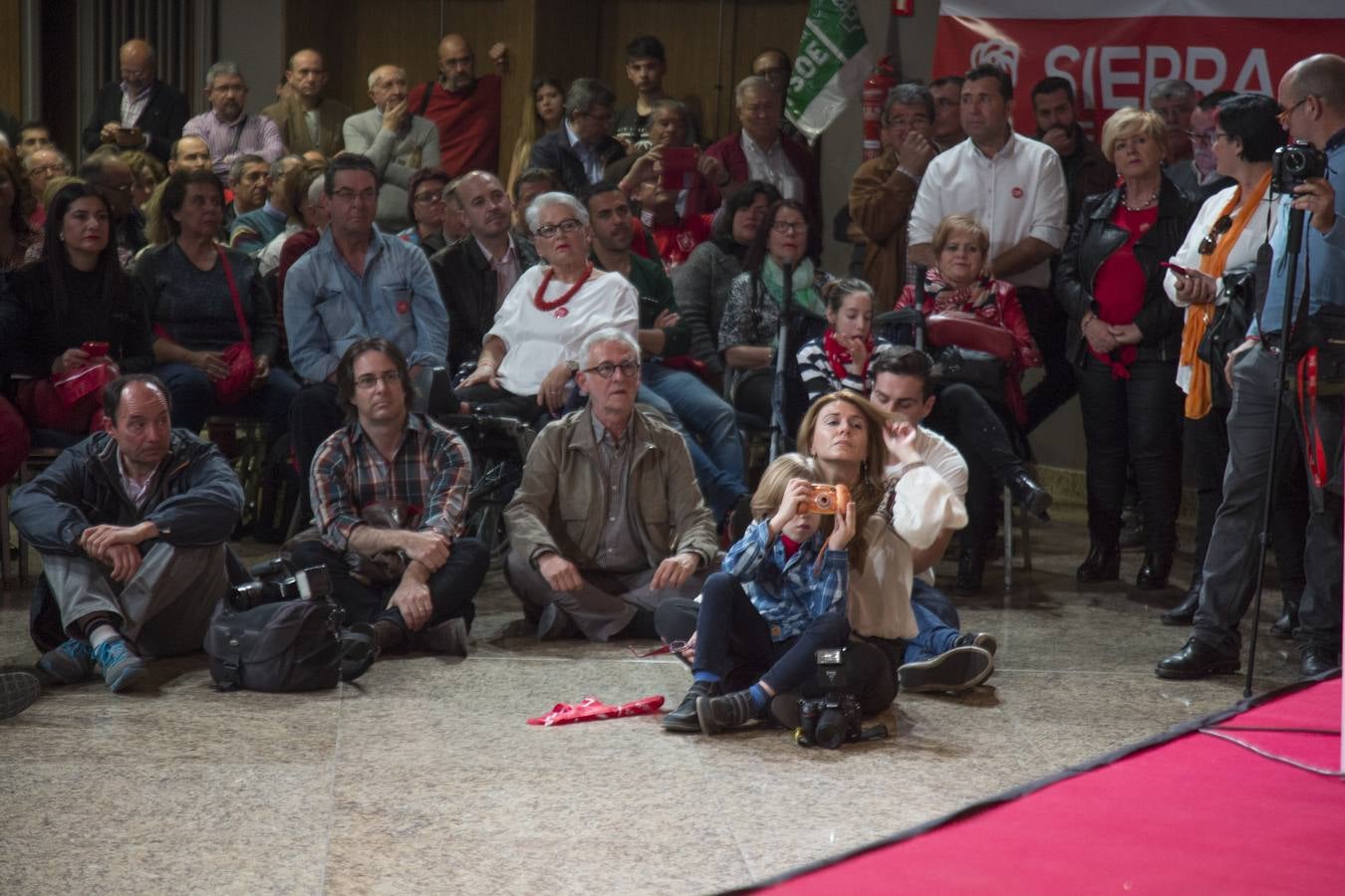 Baño de masas de Pedro Sánchez en Granada