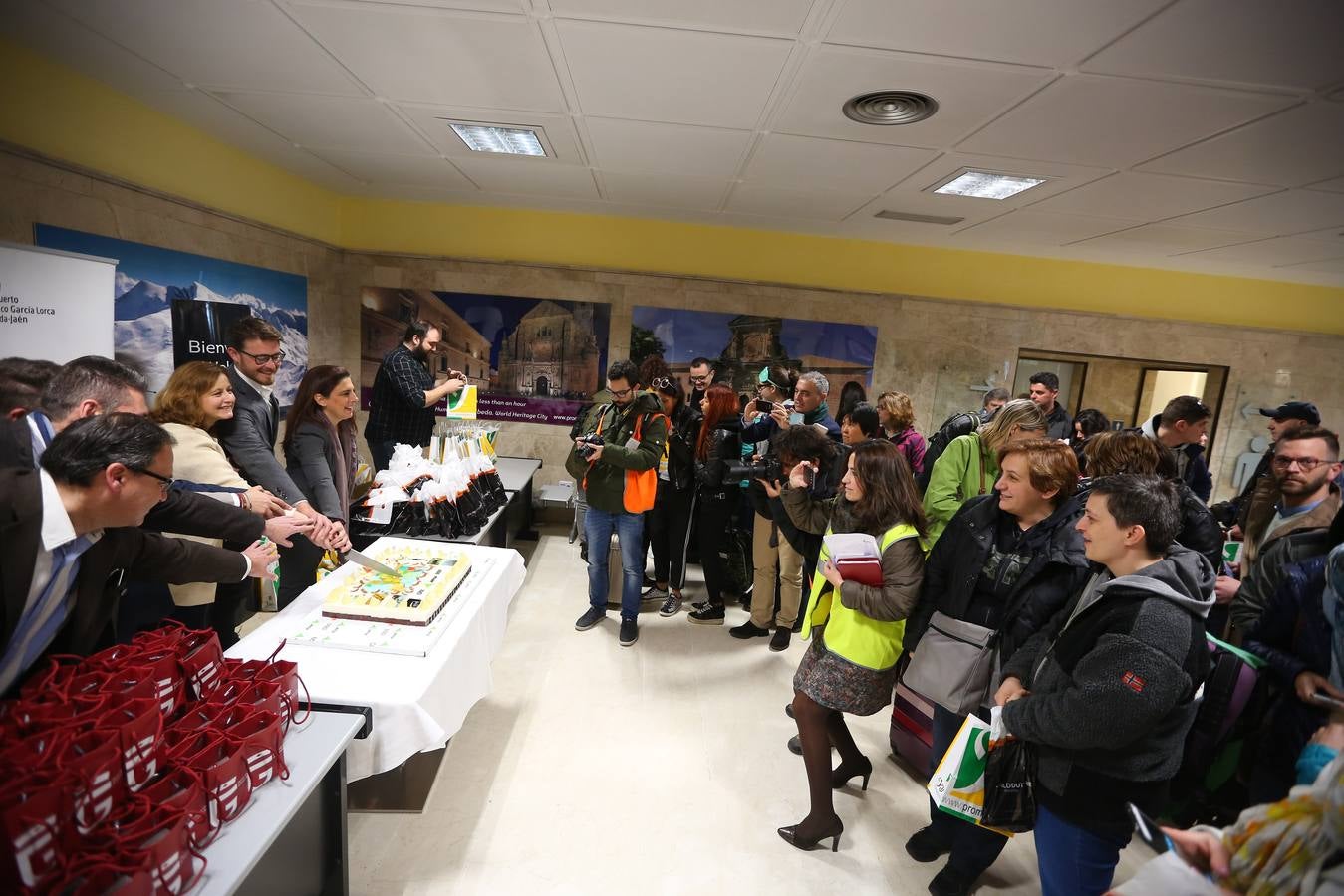El primer vuelo desde Milán llega a Granada