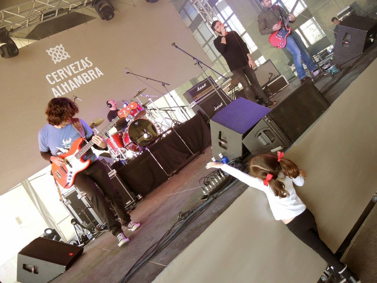 Calles abarrotadas de gente y cultura con Granada Experience y la Noche en Blanco