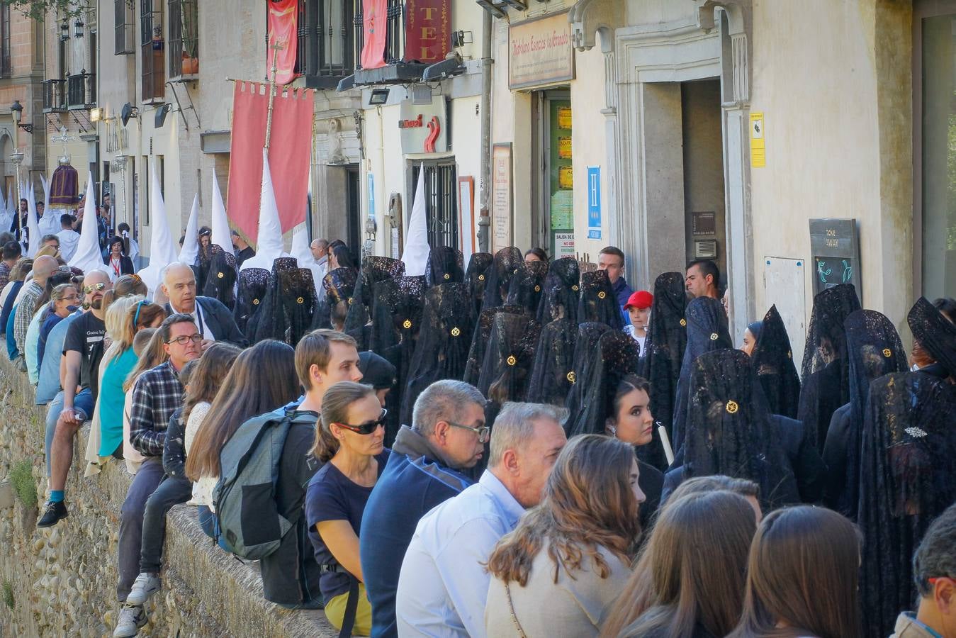 Los Dolores llenó la Carrera del Darro