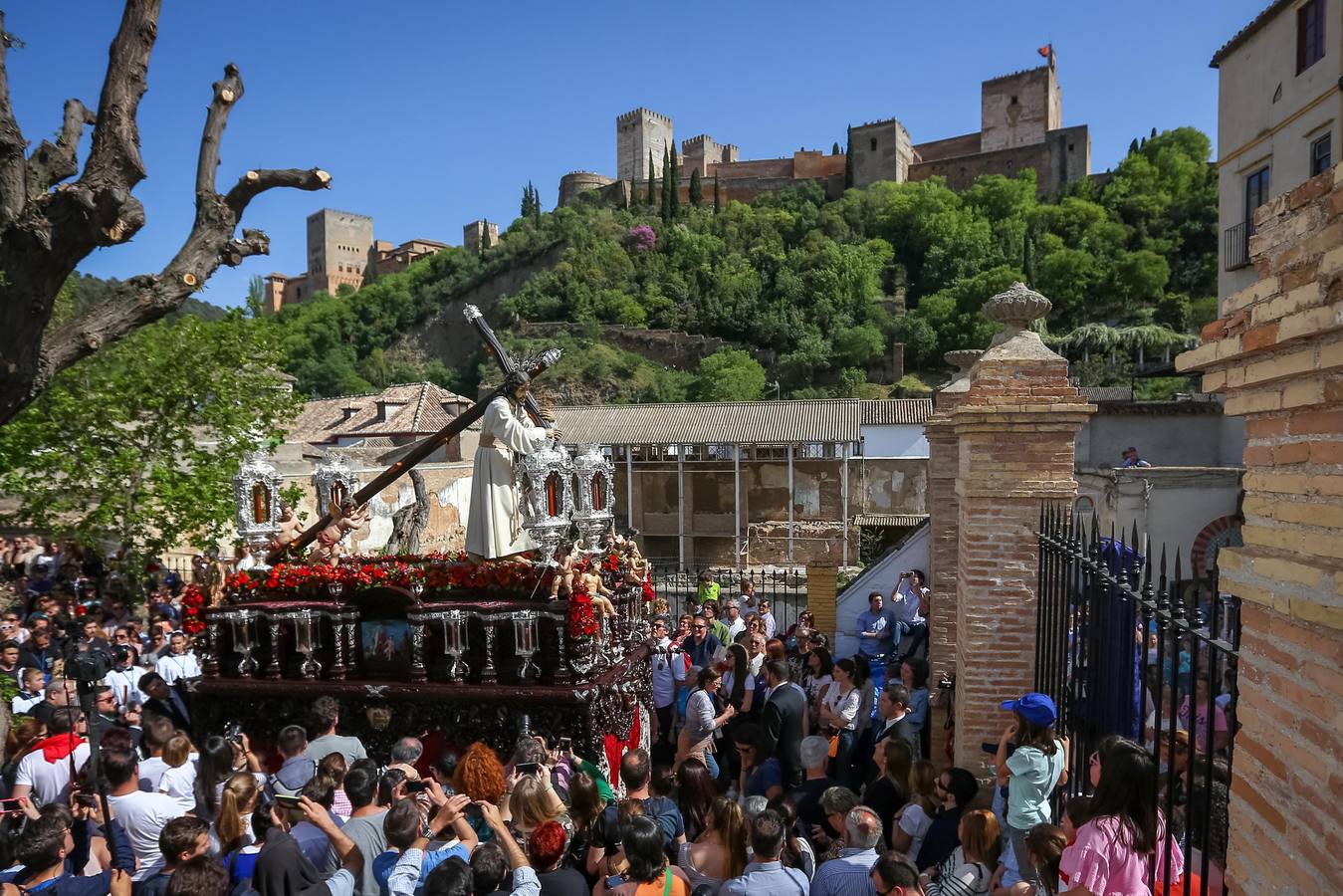 Concha, la cofradía que ve la Alhambra