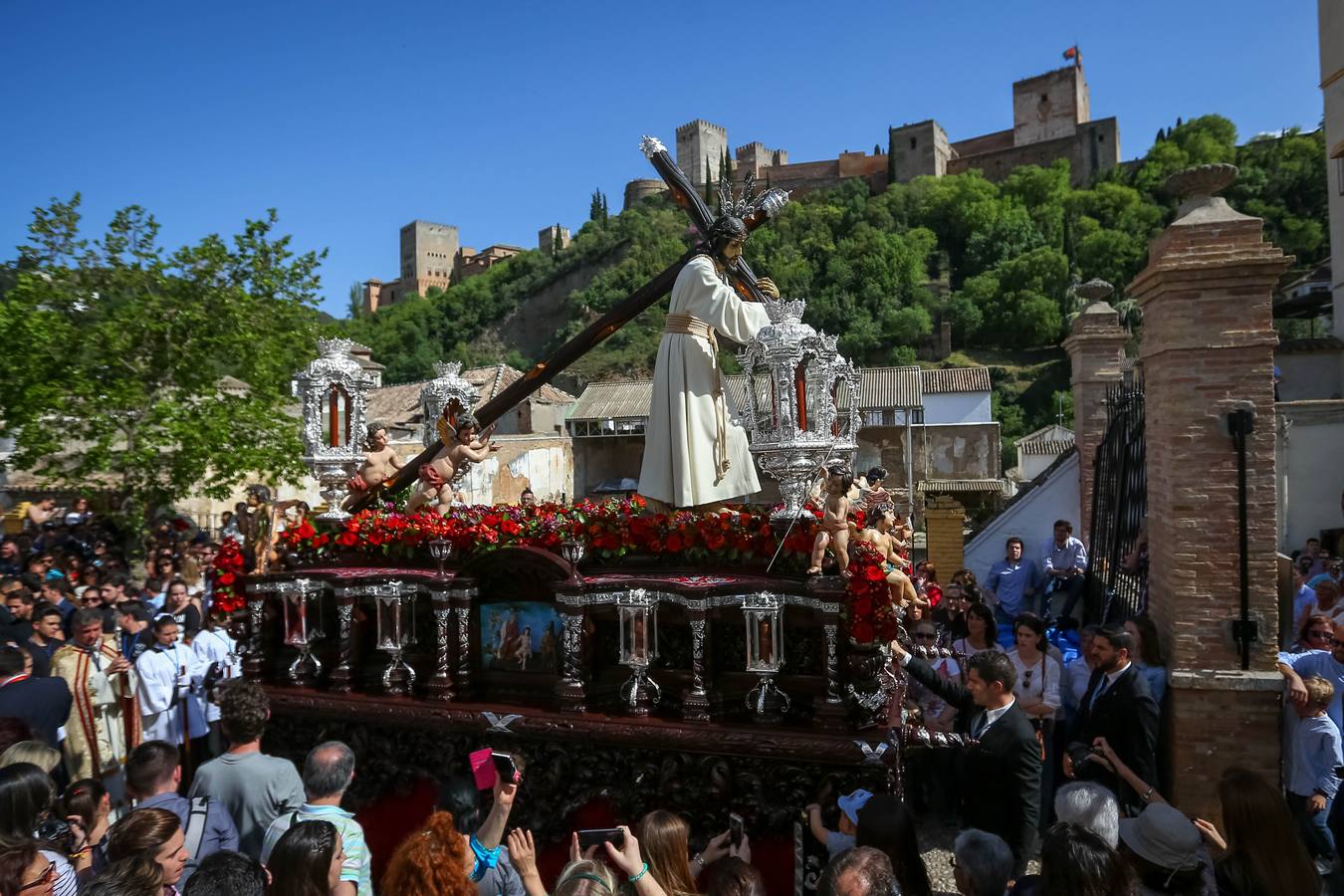 Concha, la cofradía que ve la Alhambra