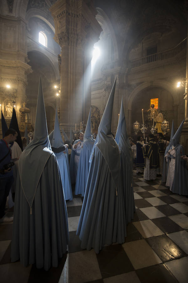 El Resucitado de Regina Mundi recorrió Granada