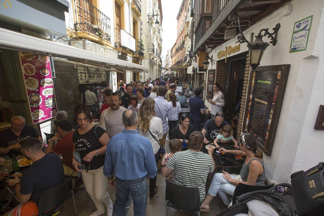 Granada despide una Semana Santa  histórica con el cartel de lleno técnico