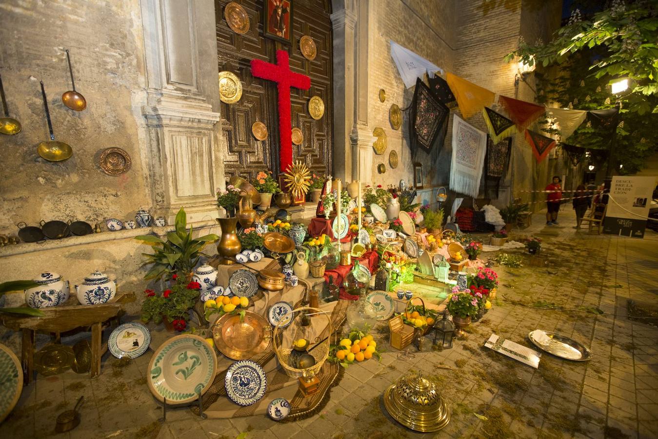 Primer premio de calles y plazas para la Hermandad del Nazareno y la Merced (plaza Luis Rosales)