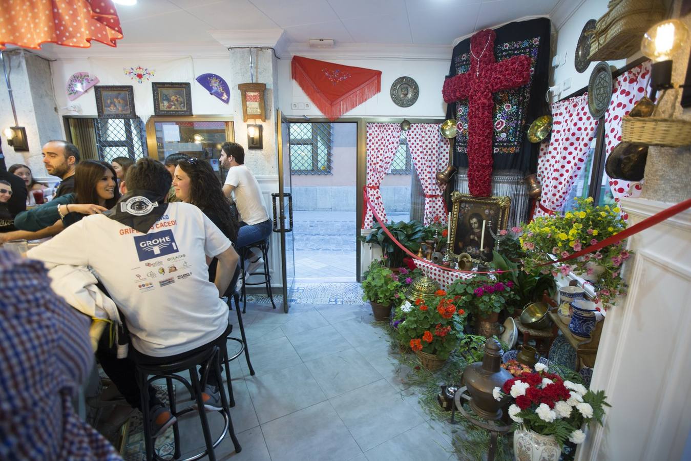 Segundo premio de escaparates para el bar Los Arcos