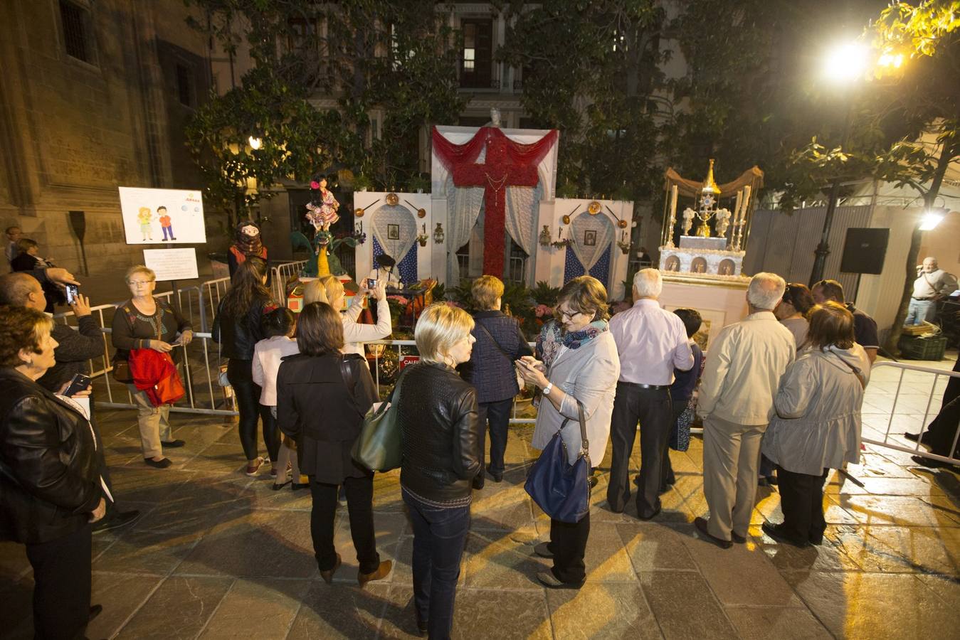 Tercer premio de calles y plazas para la Hermandad del Rosario (plaza Alonso Cano)