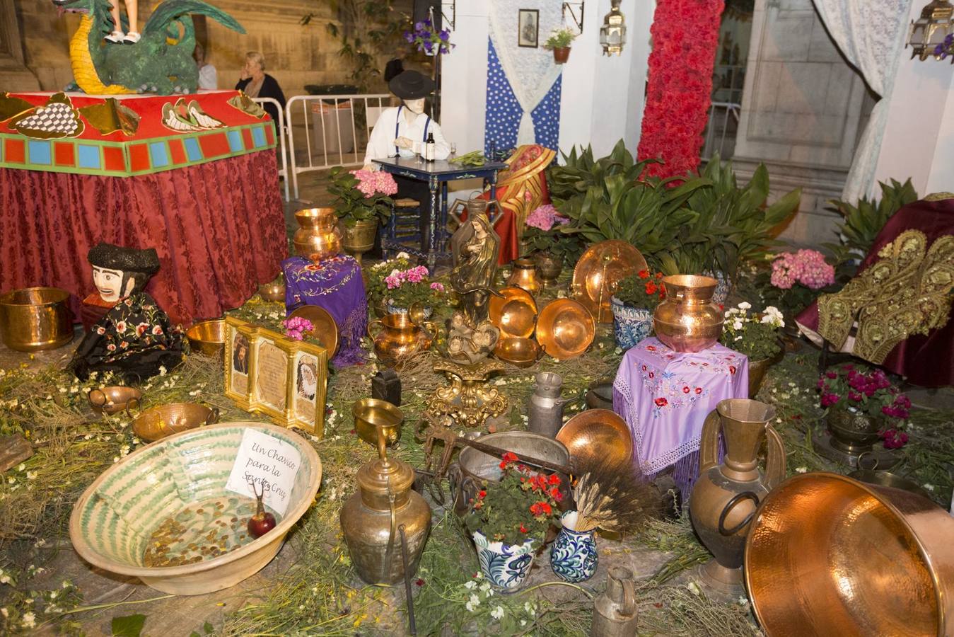 Tercer premio de calles y plazas para la Hermandad del Rosario (plaza Alonso Cano)